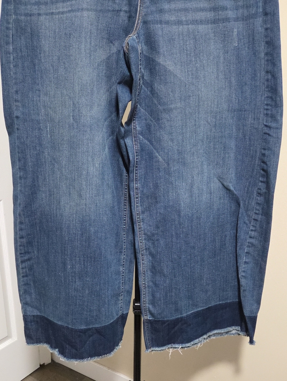 Love & Legend Cotton Blend Medium Blue Women's Relaxed Wide-Leg Jeans - Picture 3 of 7